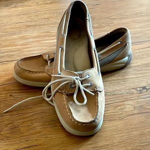 Women’s Sperry boat shoes